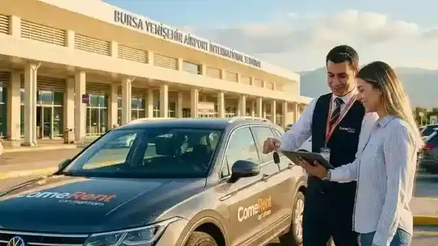 Am Flughafen Bursa Yenişehir übergeben Mitarbeiter von Come Rent den Mietwagen per Tablet und digitalem Vertrag an den Kunden.