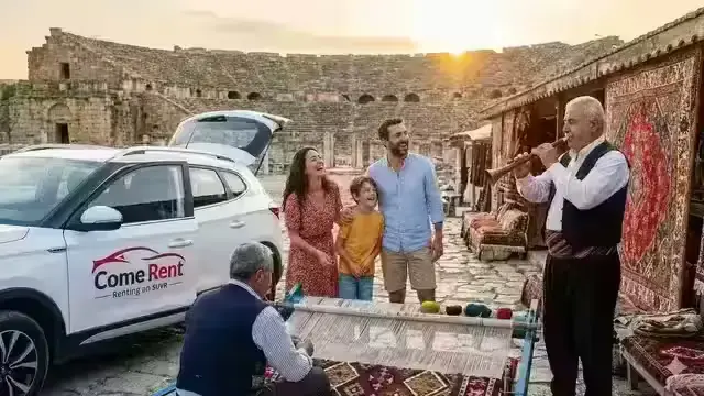 denizli-pamukkale-arac-kiralama-gezi-comerent.webp Denizli Pamukkale travertenleri manzarası eşliğinde Come Rent firmasından kiralanan araç ile konforlu bir seyahat deneyimi.
