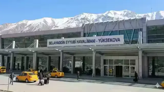 المبنى الخارجي الحديث لمحطة مطار صلاح الدين الأيوبي في هكاري يوكسكوفا.