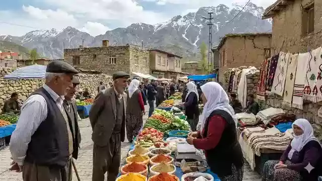 مقطع من الثقافة والحياة المحلية في يوكسكوفا.