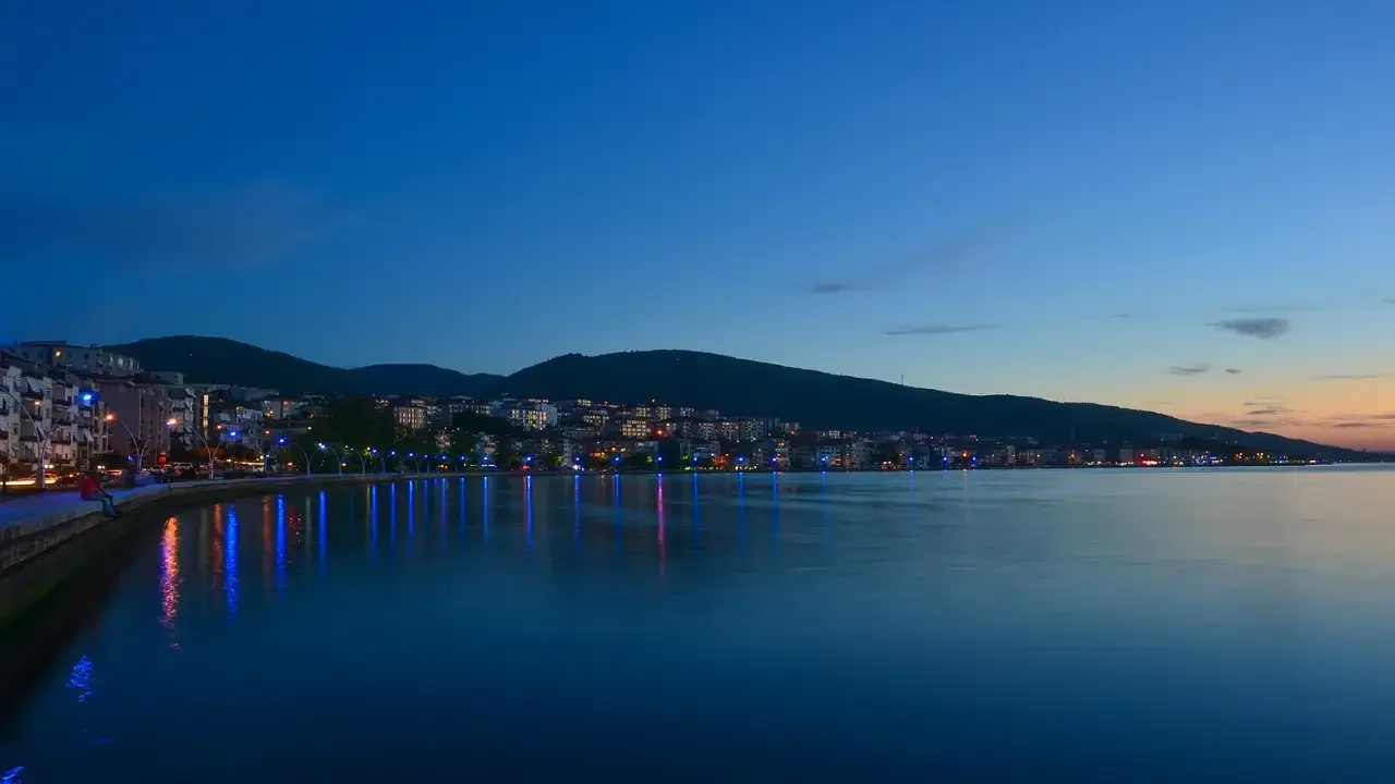 A unique view that blends the sea and green areas of Kocaeli and reflects modern city life.