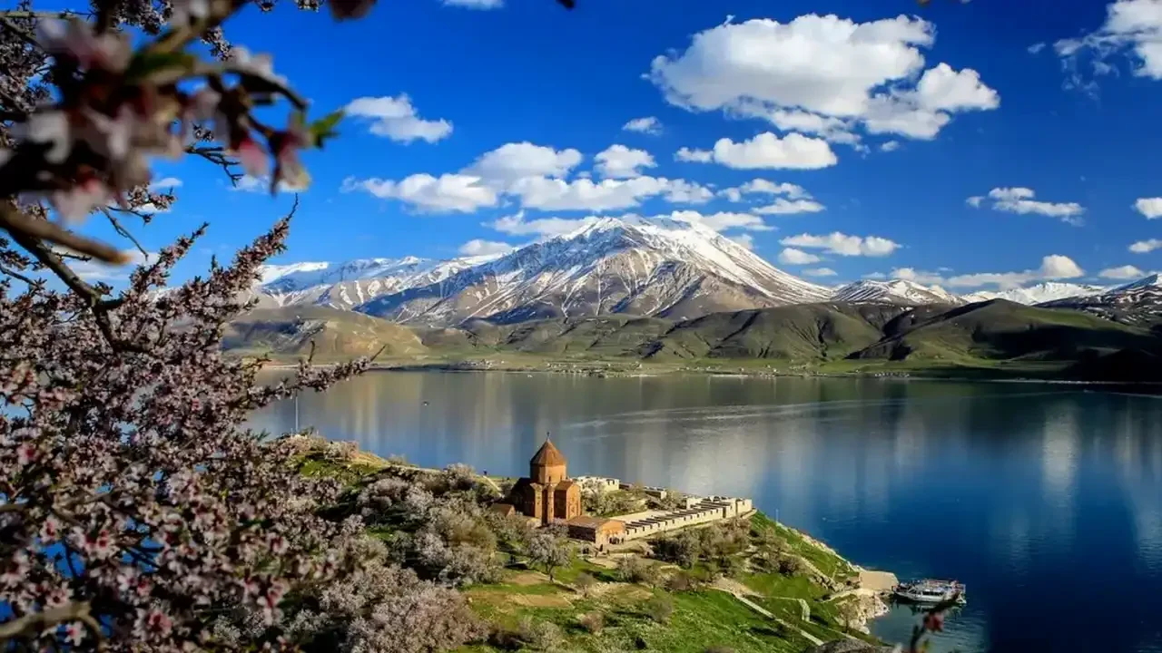 The unique blue of Lake Van and the natural beauties surrounding it are one of the most fascinating views of Van.