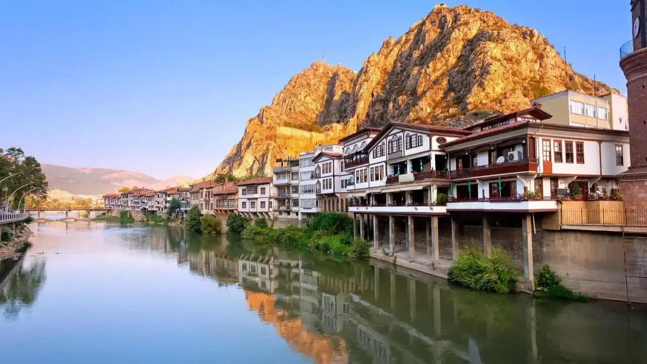 Amasya tarihi evleri ve Yeşilırmak - Come Rent ile otantik sokaklarda keşif