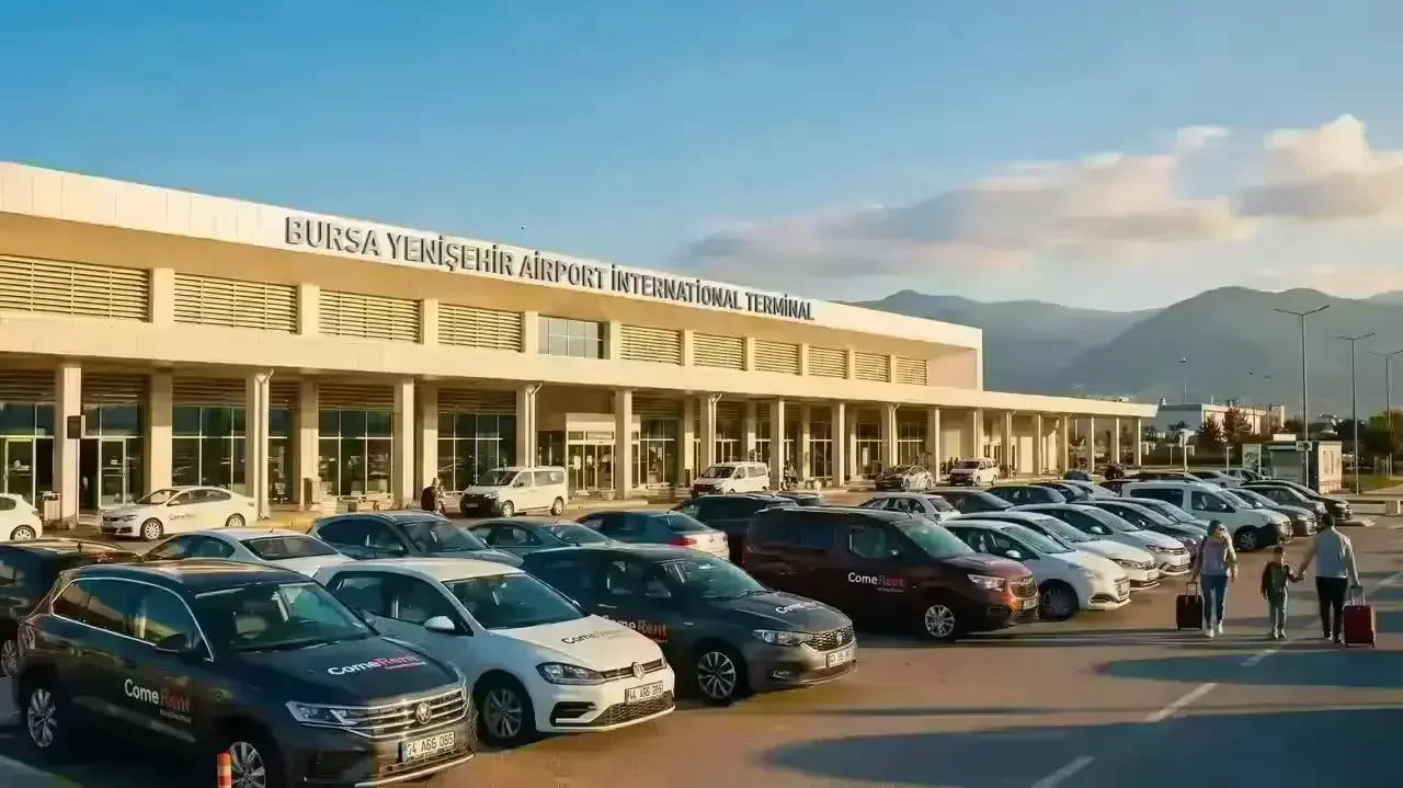Bursa Yenişehir Havalimanı önündeki otoparkta teslimata hazır Come Rent kiralık araç filosu